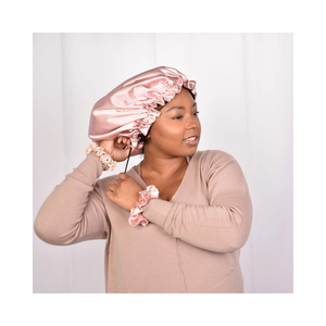 Cristina from Artis Styling wearing the Artis Styling Satin Adjustable bonnet and Satin Scrunchie in Blush