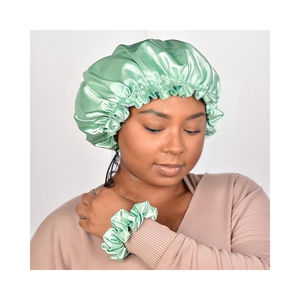 Cristina from Artis Styling wearing the Artis Styling Satin Adjustable bonnet and Satin Scrunchie in Mint